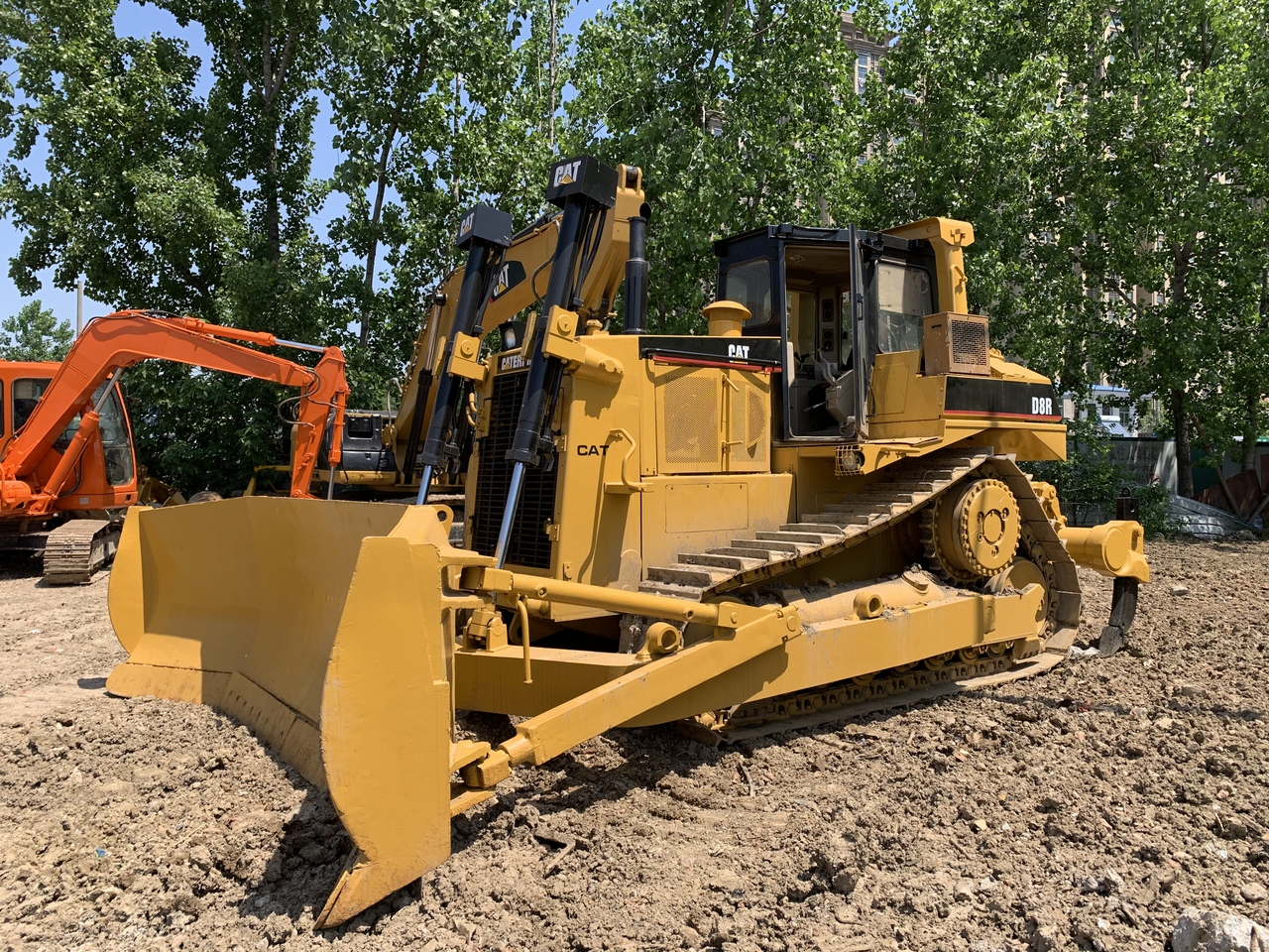 CATERPILLAR D8R - Buldozer: fotoğraf 1 CATERPILLAR D8R - Buldozer: fotoğraf 1