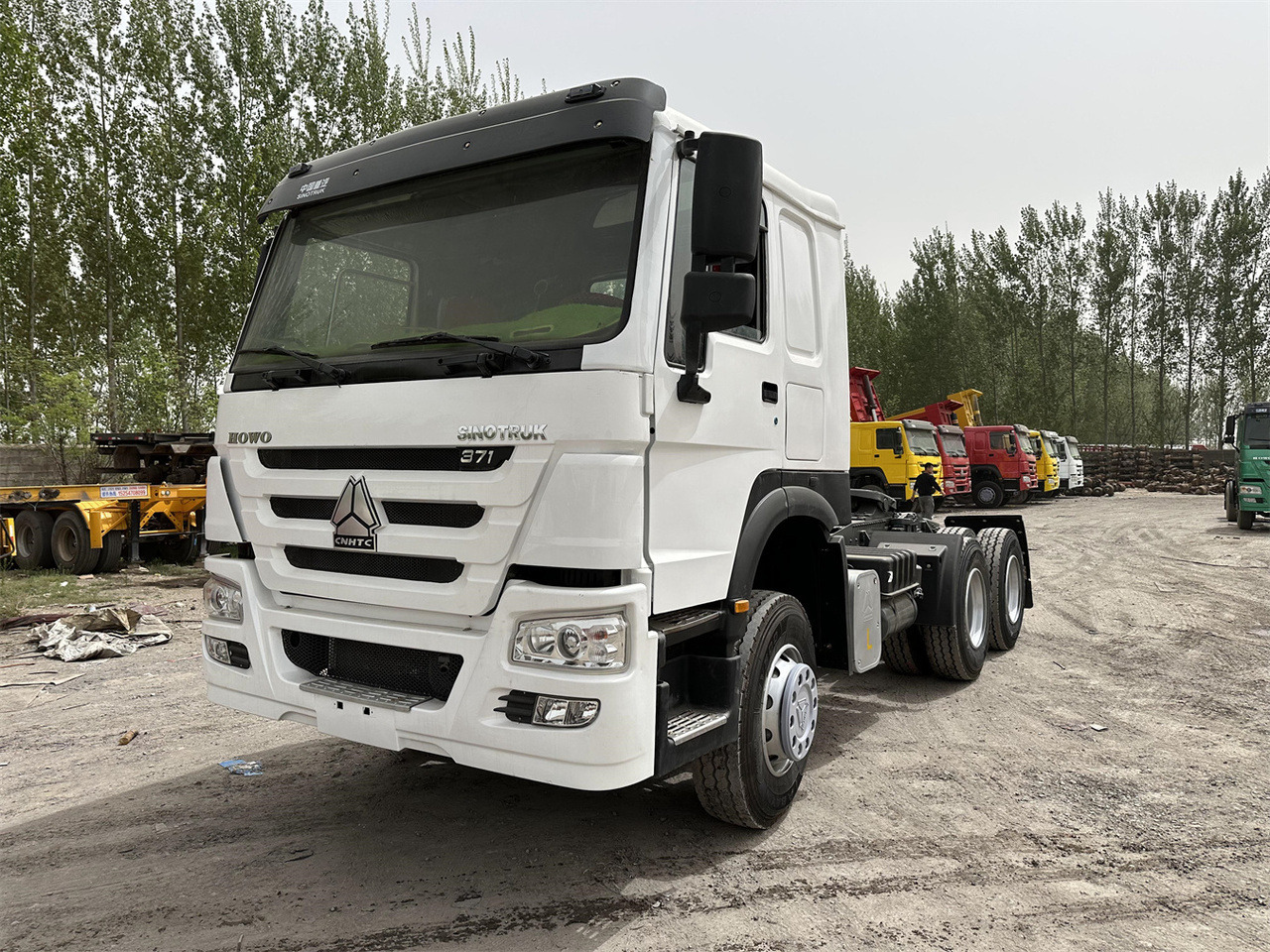 SINOTRUK Howo 371 Truck Head - Çekici: fotoğraf 2 SINOTRUK Howo 371 Truck Head - Çekici: fotoğraf 2