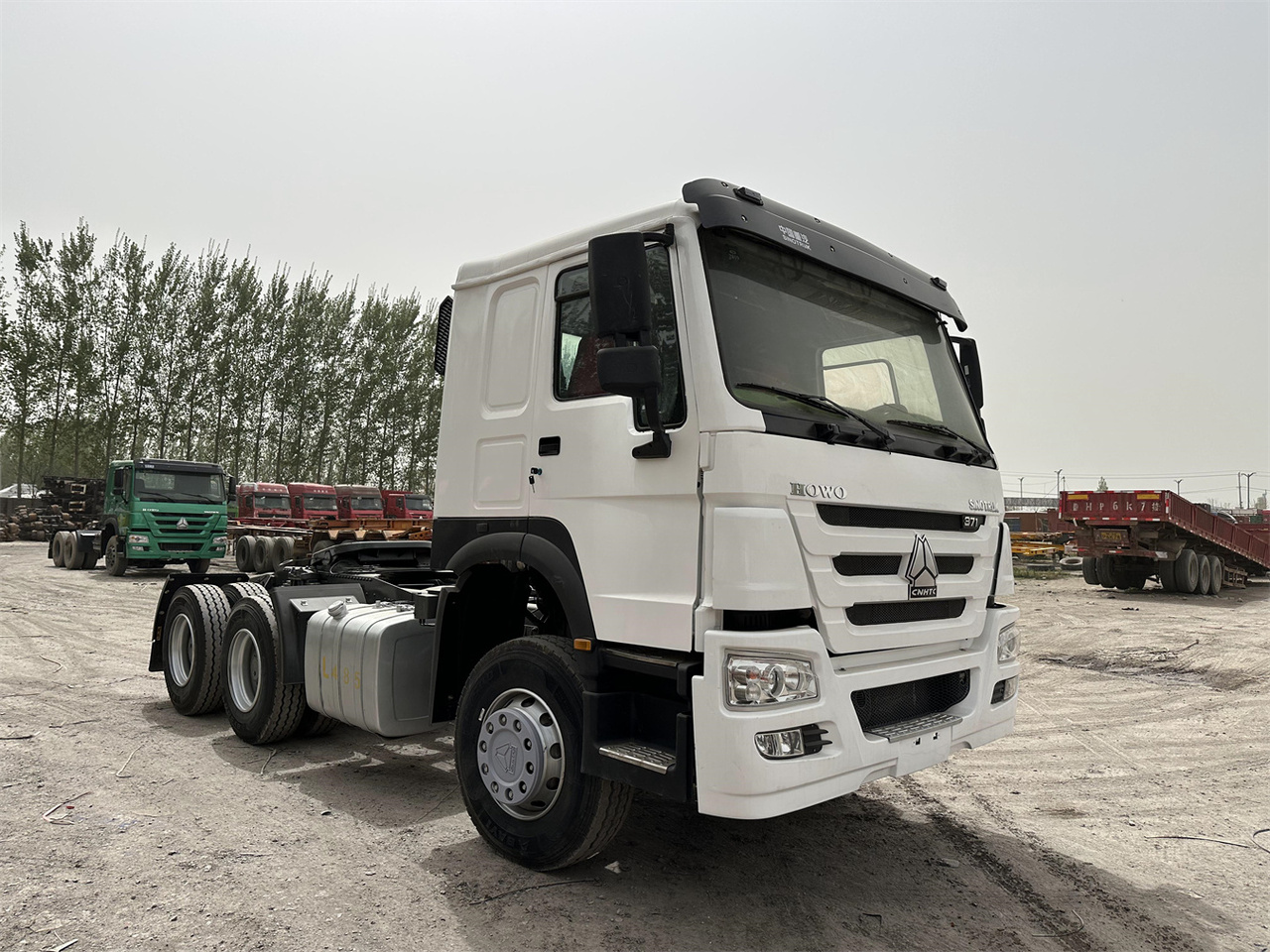 SINOTRUK Howo 371 Truck Head - Çekici: fotoğraf 1 SINOTRUK Howo 371 Truck Head - Çekici: fotoğraf 1