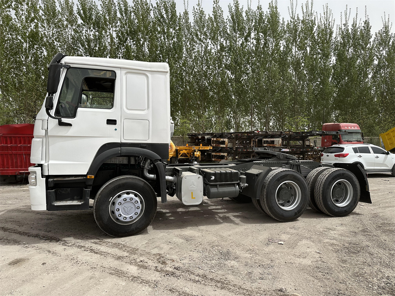 SINOTRUK Howo 371 Truck Head - Çekici: fotoğraf 5 SINOTRUK Howo 371 Truck Head - Çekici: fotoğraf 5