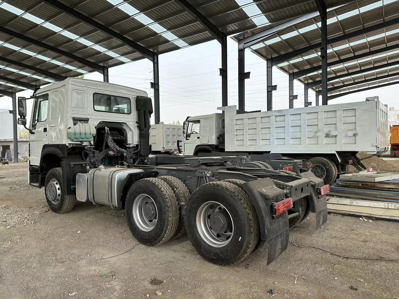 Sinotruk Howo 371 Truck Head - Çekici: fotoğraf 4 Sinotruk Howo 371 Truck Head - Çekici: fotoğraf 4