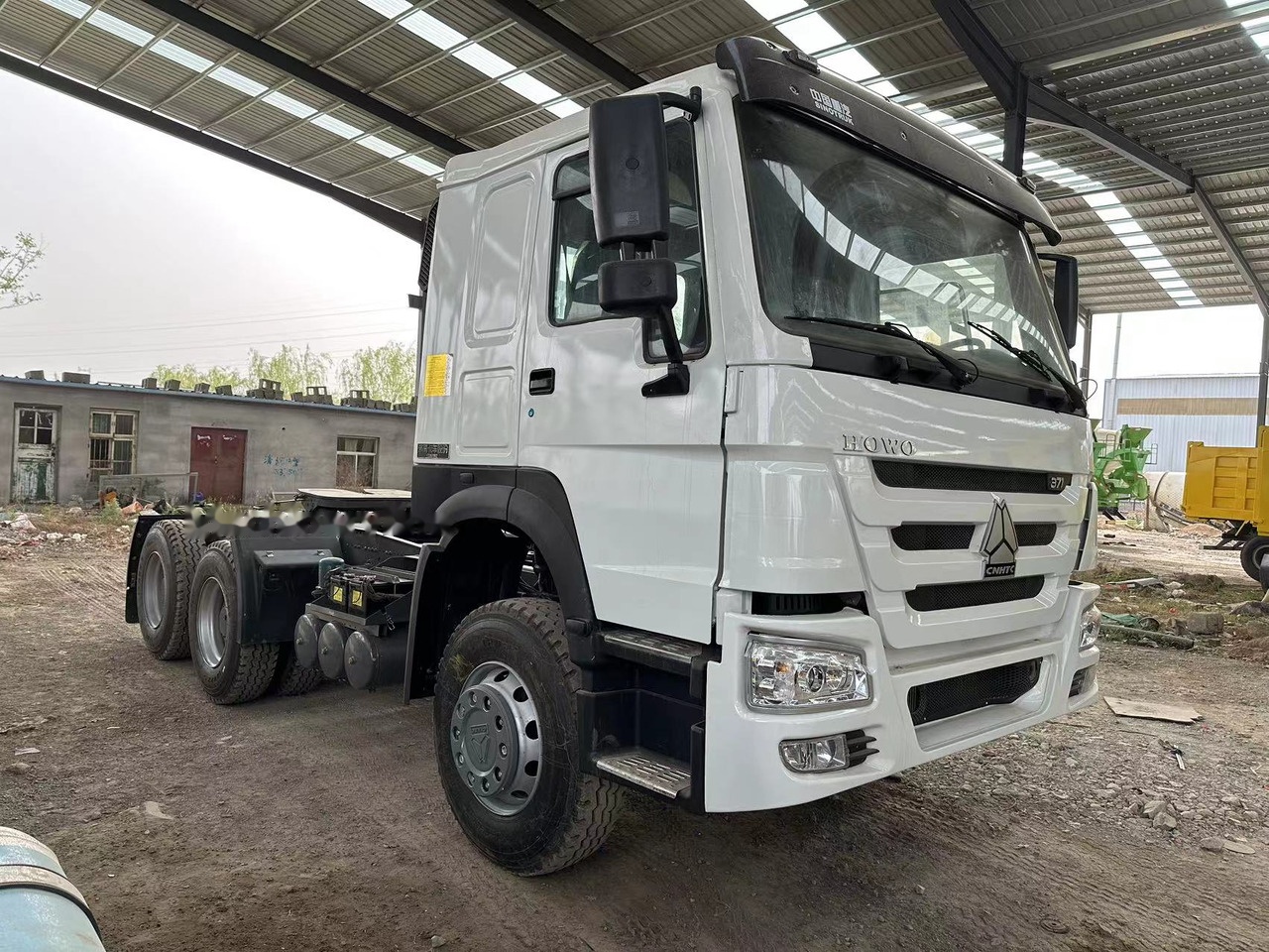Sinotruk Howo 371 Truck Head - Çekici: fotoğraf 3 Sinotruk Howo 371 Truck Head - Çekici: fotoğraf 3