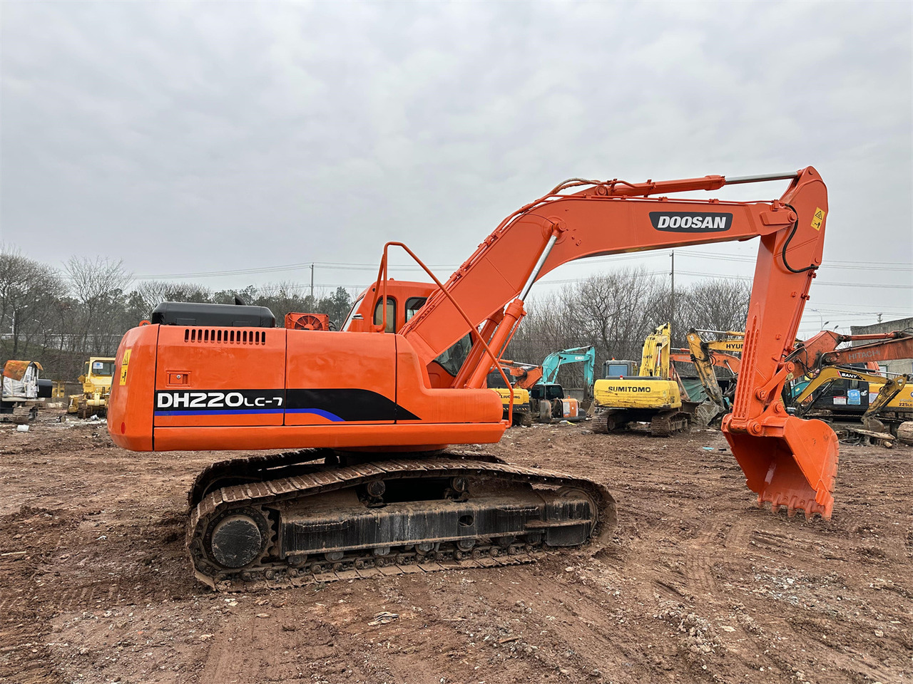 DOOSAN DH220 - Paletli ekskavatör: fotoğraf 1 DOOSAN DH220 - Paletli ekskavatör: fotoğraf 1