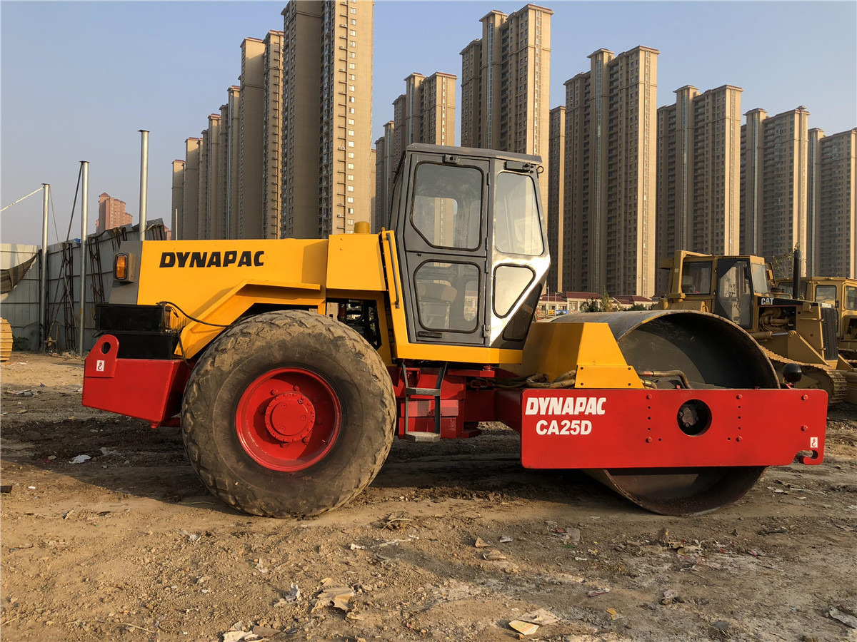 DYNAPAC CA25D - Silindir makinesi: fotoğraf 3 DYNAPAC CA25D - Silindir makinesi: fotoğraf 3
