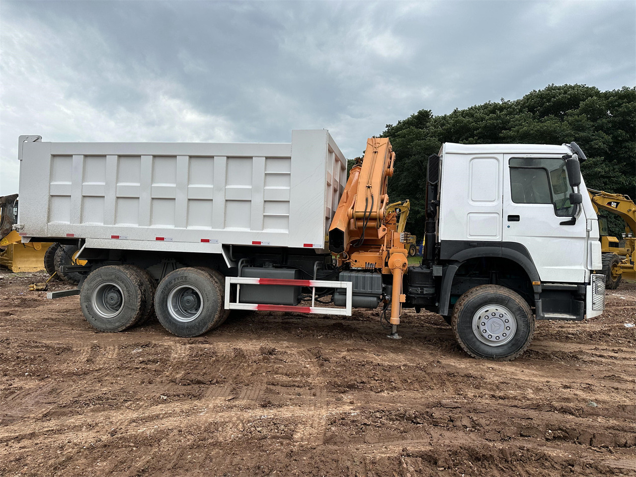 HOWO 371 Mounted Crane Dump truck - Vinçli kamyon: fotoğraf 5 HOWO 371 Mounted Crane Dump truck - Vinçli kamyon: fotoğraf 5