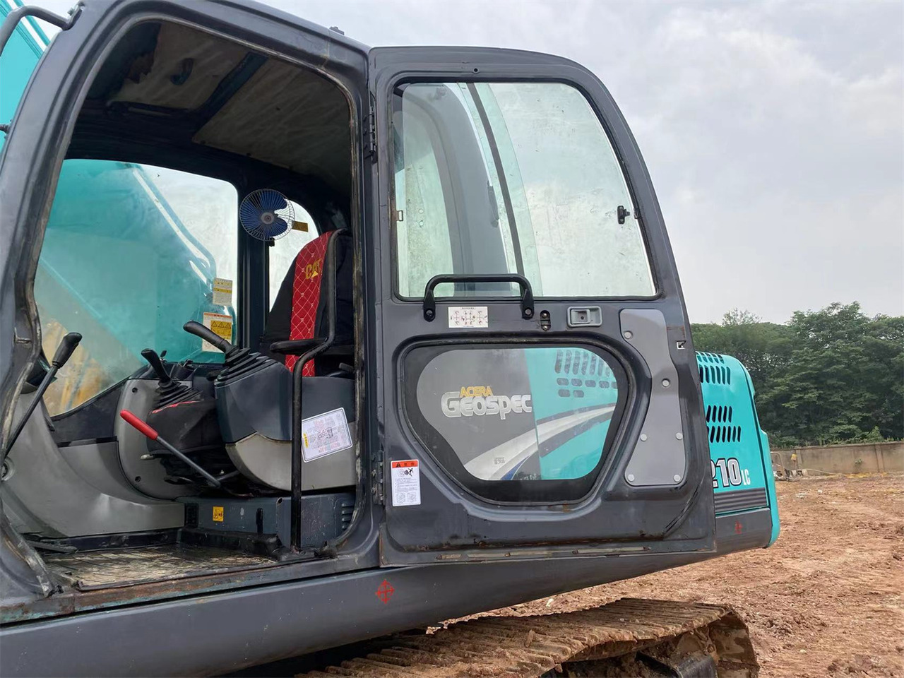 KOBELCO SK210LC-8 - Paletli ekskavatör: fotoğraf 5 KOBELCO SK210LC-8 - Paletli ekskavatör: fotoğraf 5