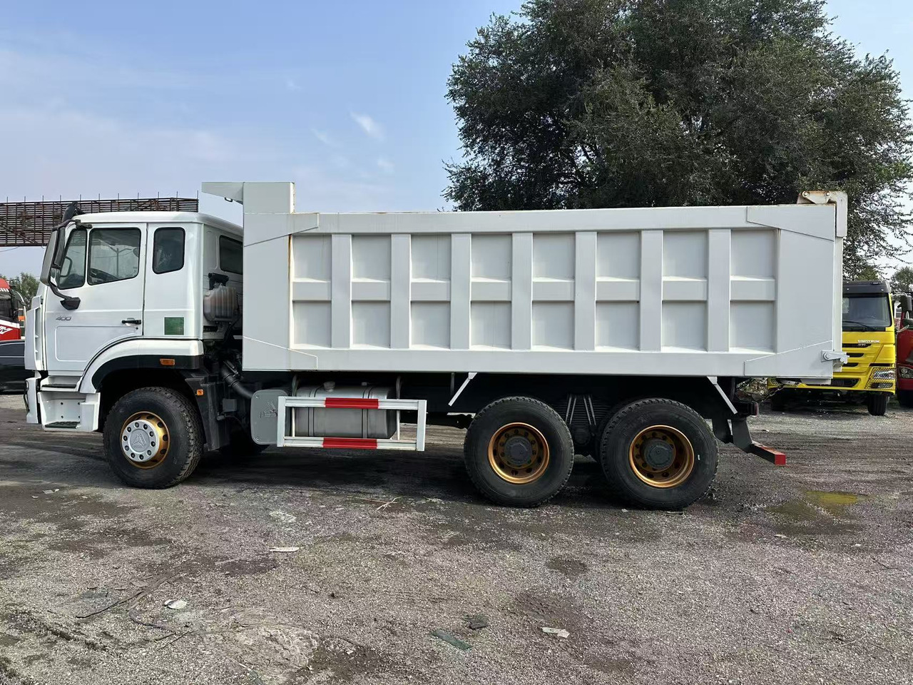 SINOTRUK HOHAN 400hp 6x4 tipper truck - Damperli kamyon: fotoğraf 3 SINOTRUK HOHAN 400hp 6x4 tipper truck - Damperli kamyon: fotoğraf 3