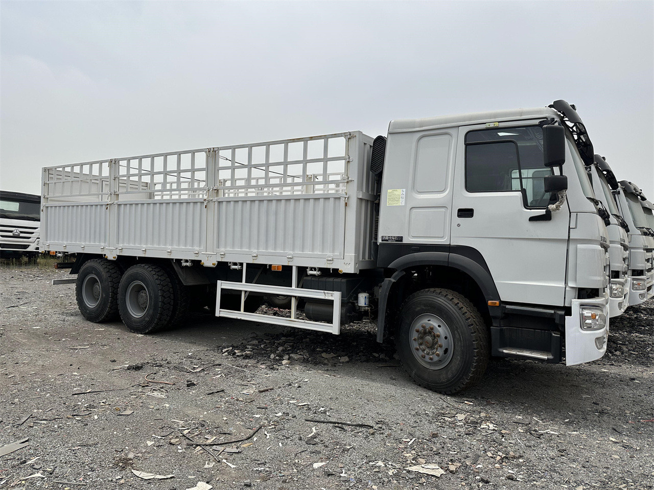 SINOTRUK HOWO 371 Cargo truck - Hayvan nakil aracı kamyon: fotoğraf 3 SINOTRUK HOWO 371 Cargo truck - Hayvan nakil aracı kamyon: fotoğraf 3