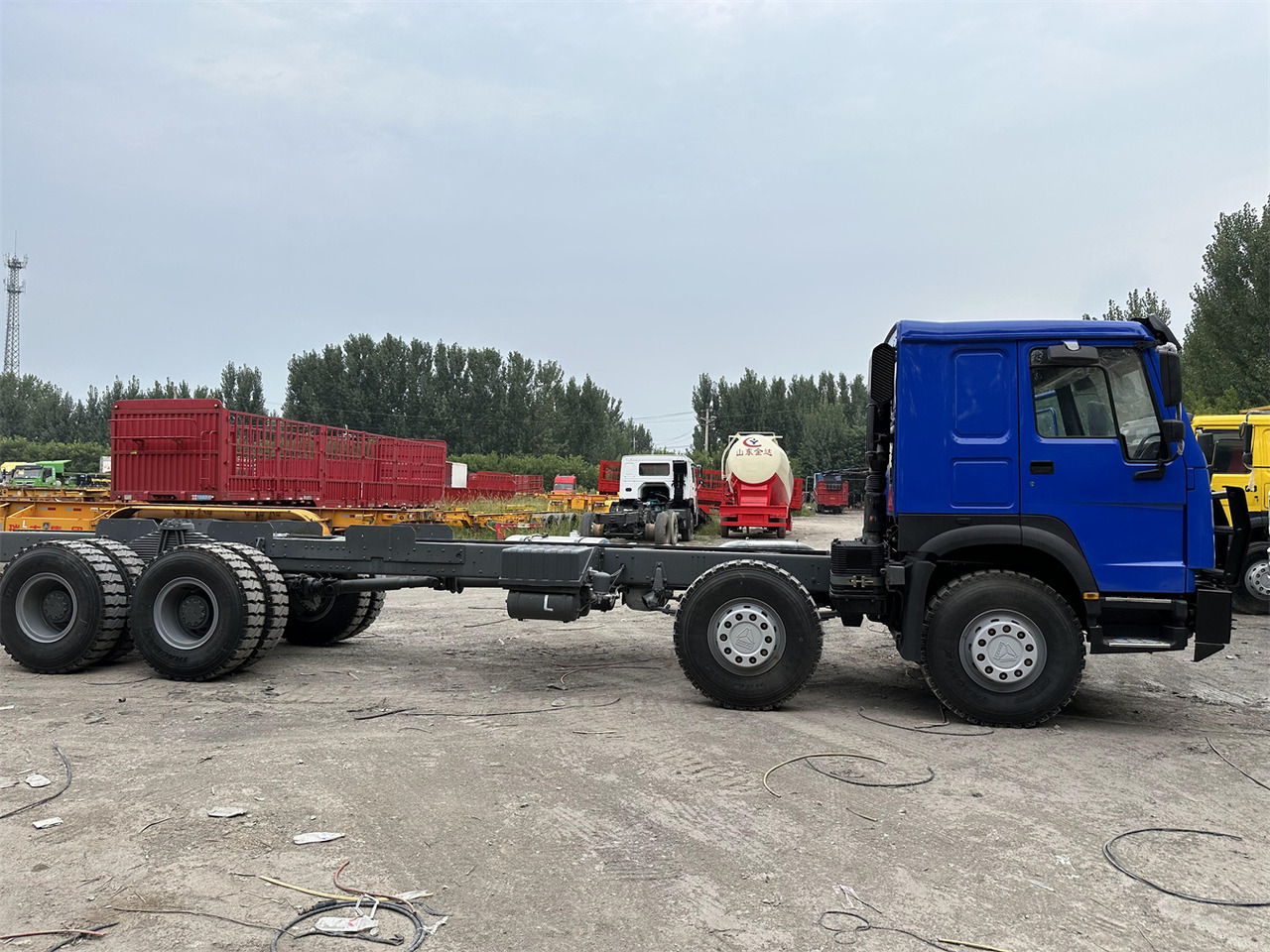 SINOTRUK HOWO 371 Chassis truck - Şasi kamyon: fotoğraf 4 SINOTRUK HOWO 371 Chassis truck - Şasi kamyon: fotoğraf 4