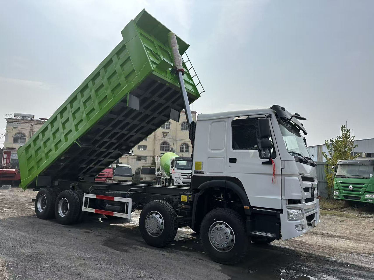 SINOTRUK HOWO 420HP 8X4 Tipper Truck finansal kiralama SINOTRUK HOWO 420HP 8X4 Tipper Truck: fotoğraf 10 SINOTRUK HOWO 420HP 8X4 Tipper Truck finansal kiralama SINOTRUK HOWO 420HP 8X4 Tipper Truck: fotoğraf 10