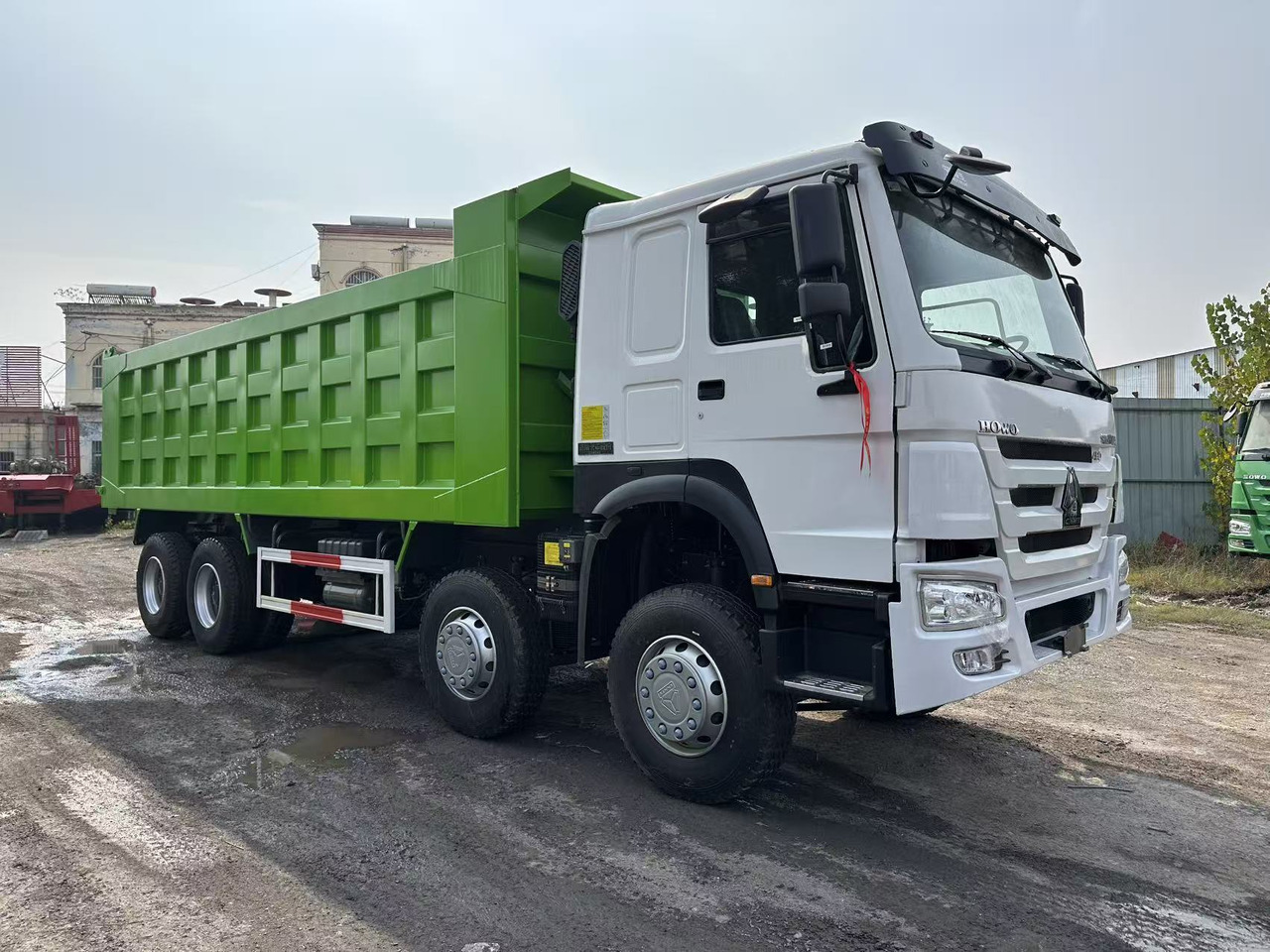 SINOTRUK HOWO 420HP 8X4 Tipper Truck - Damperli kamyon: fotoğraf 2 SINOTRUK HOWO 420HP 8X4 Tipper Truck - Damperli kamyon: fotoğraf 2