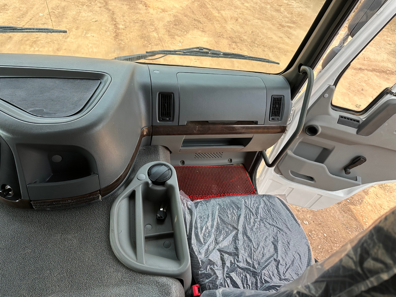 SINOTRUK HOWO Dump truck 371 6x4 - Damperli kamyon: fotoğraf 5 SINOTRUK HOWO Dump truck 371 6x4 - Damperli kamyon: fotoğraf 5