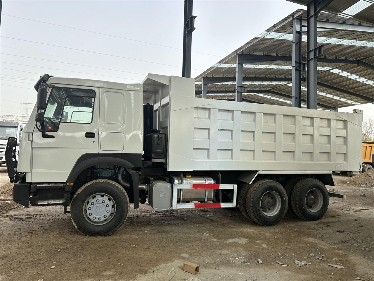 SINOTRUK HOWO Dump truck 371 6x4 - Damperli kamyon: fotoğraf 3 SINOTRUK HOWO Dump truck 371 6x4 - Damperli kamyon: fotoğraf 3