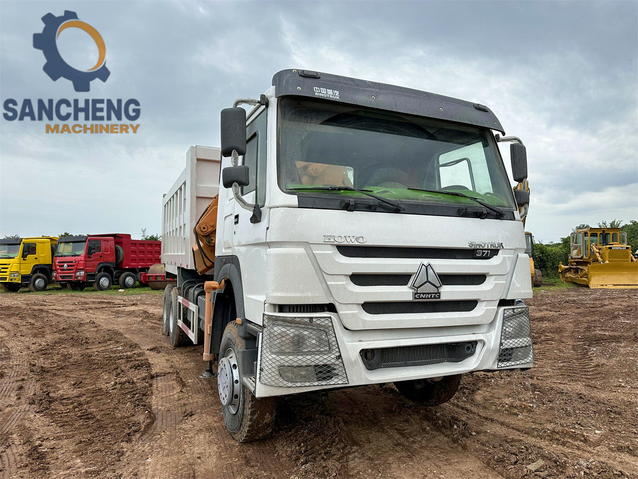 SINOTRUK Howo 371 6x4 crane truck - Vinçli kamyon: fotoğraf 2 SINOTRUK Howo 371 6x4 crane truck - Vinçli kamyon: fotoğraf 2