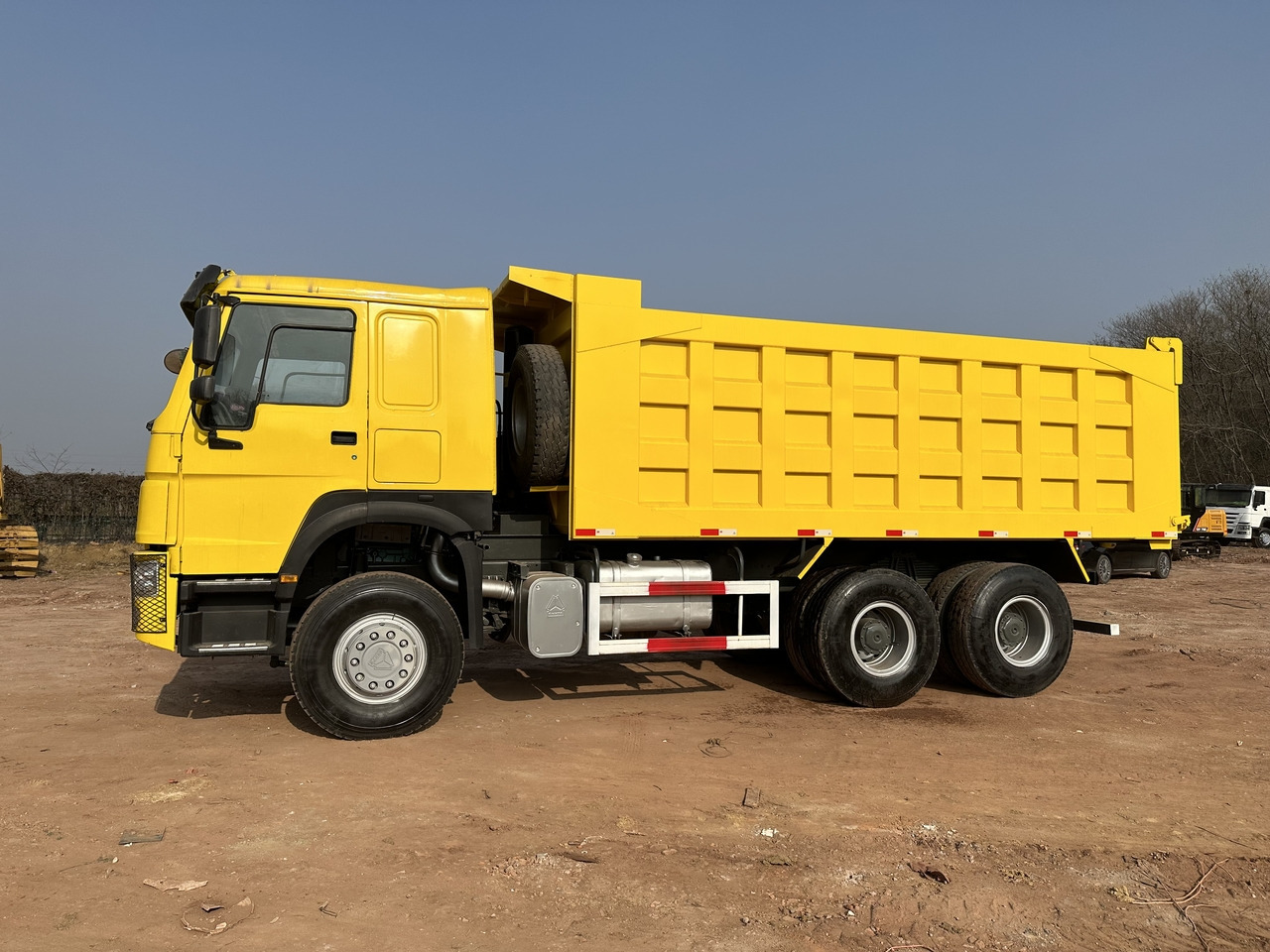 SINOTRUK Howo 6x4 Dump truck 371hp - Damperli kamyon: fotoğraf 3 SINOTRUK Howo 6x4 Dump truck 371hp - Damperli kamyon: fotoğraf 3