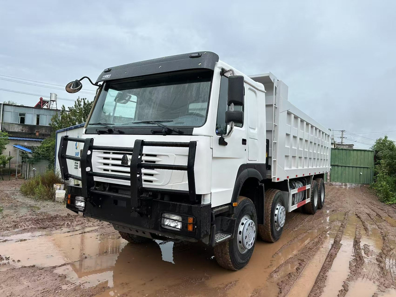 Sinotruk HOWO 371hp 8x4 tipper truck - Damperli kamyon: fotoğraf 1 Sinotruk HOWO 371hp 8x4 tipper truck - Damperli kamyon: fotoğraf 1