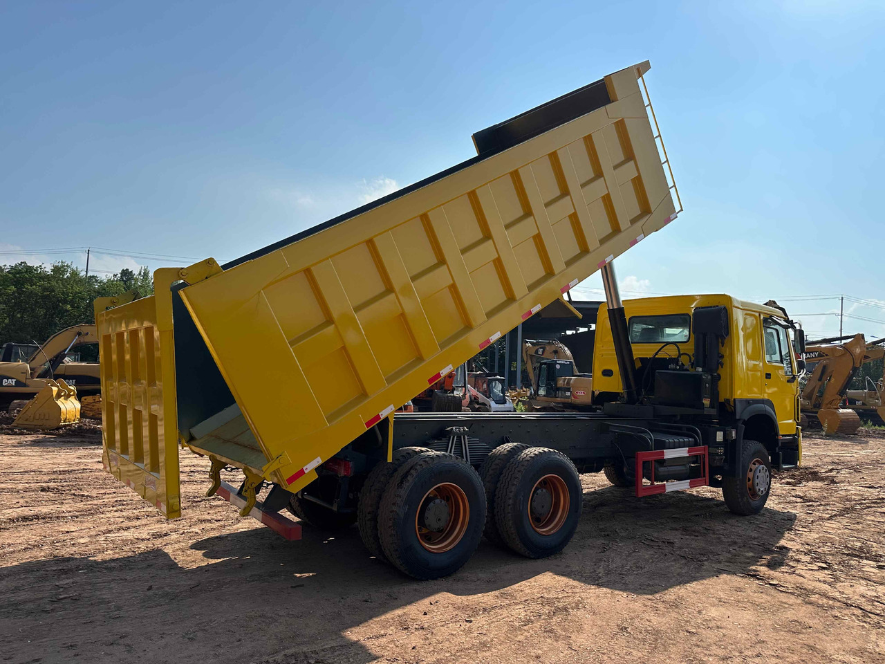 Sinotruk HOWO 400hp 6X4 - Damperli kamyon: fotoğraf 3 Sinotruk HOWO 400hp 6X4 - Damperli kamyon: fotoğraf 3