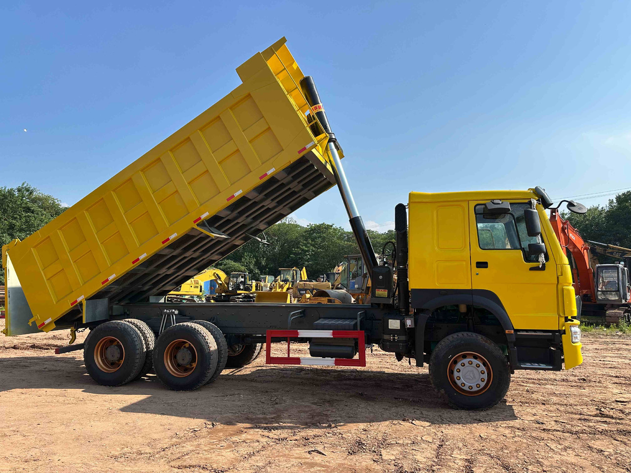 Sinotruk HOWO 400hp 6X4 - Damperli kamyon: fotoğraf 4 Sinotruk HOWO 400hp 6X4 - Damperli kamyon: fotoğraf 4