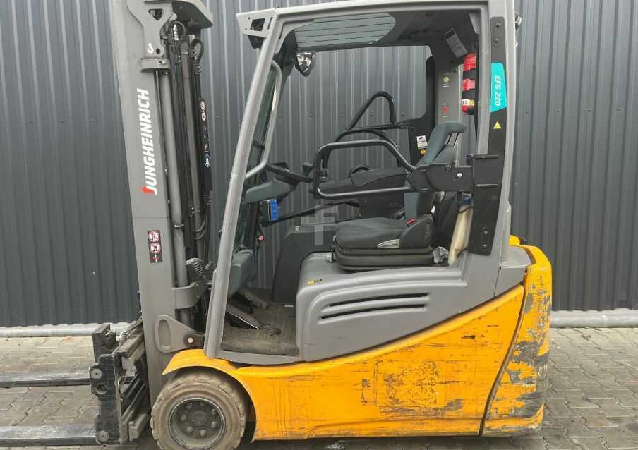 Jungheinrich EFG220 - Elektrikli forklift: fotoğraf 2 Jungheinrich EFG220 - Elektrikli forklift: fotoğraf 2