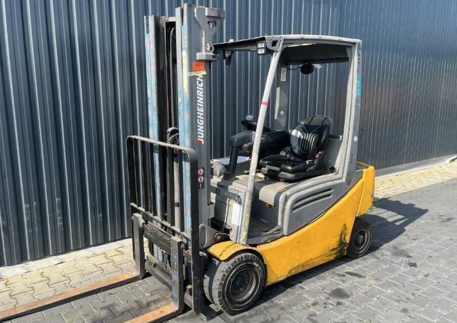 Jungheinrich EFG320 - Elektrikli forklift: fotoğraf 1 Jungheinrich EFG320 - Elektrikli forklift: fotoğraf 1