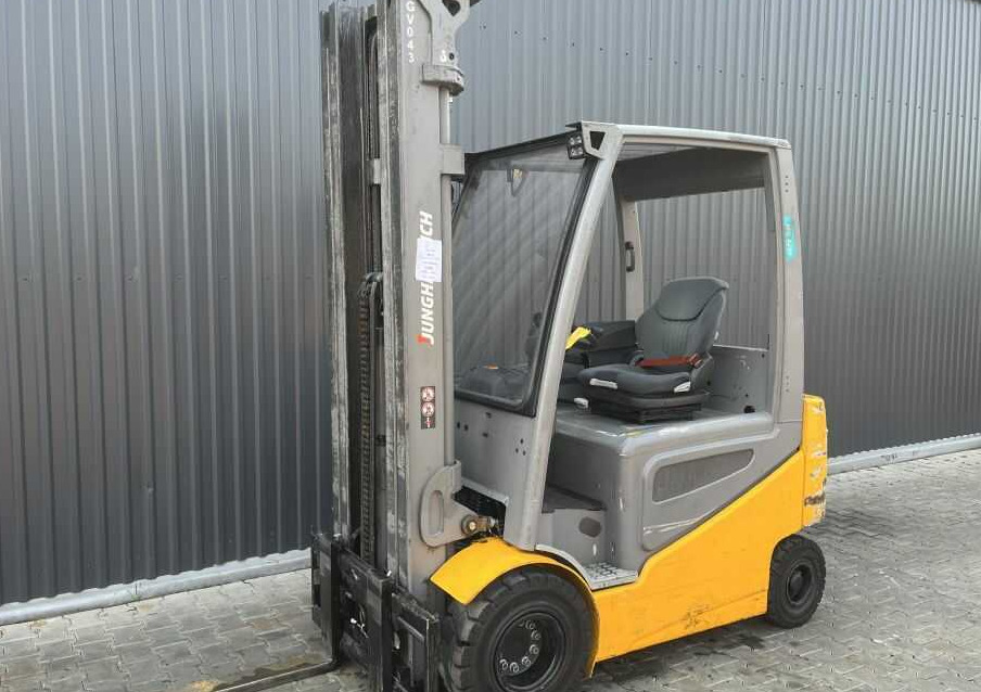 Jungheinrich EFG425k - Elektrikli forklift: fotoğraf 1 Jungheinrich EFG425k - Elektrikli forklift: fotoğraf 1