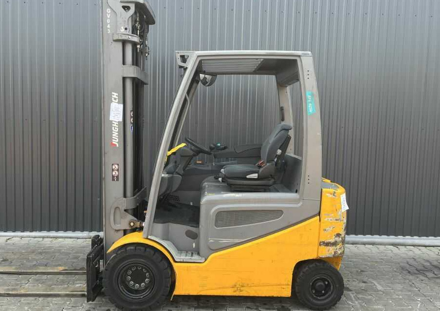 Jungheinrich EFG425k - Elektrikli forklift: fotoğraf 2 Jungheinrich EFG425k - Elektrikli forklift: fotoğraf 2