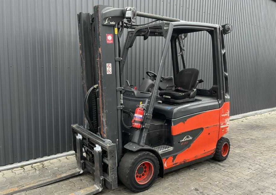 Linde E30H-01/600 - Elektrikli forklift: fotoğraf 1 Linde E30H-01/600 - Elektrikli forklift: fotoğraf 1