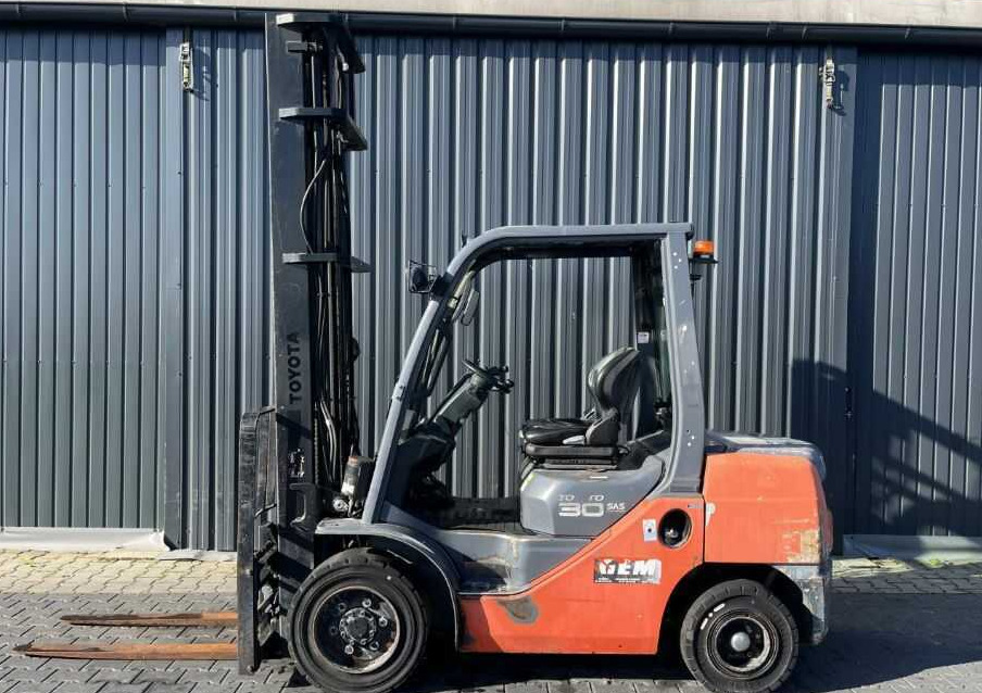 Toyota 8FDF30 - Dizel forklift: fotoğraf 2 Toyota 8FDF30 - Dizel forklift: fotoğraf 2