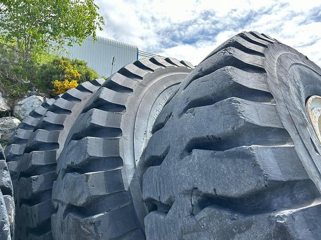 Bridgestone 30.00R51 - Lastikler ve jantlar: fotoğraf 5 Bridgestone 30.00R51 - Lastikler ve jantlar: fotoğraf 5