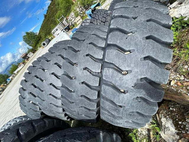 Bridgestone 30.00R51 - Lastikler ve jantlar: fotoğraf 1 Bridgestone 30.00R51 - Lastikler ve jantlar: fotoğraf 1