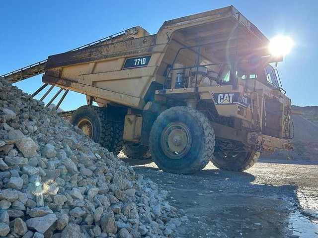 Caterpillar 771D - Damper: fotoğraf 2 Caterpillar 771D - Damper: fotoğraf 2