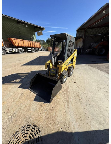 Gehl 1640 - Mini yükleyici: fotoğraf 2 Gehl 1640 - Mini yükleyici: fotoğraf 2