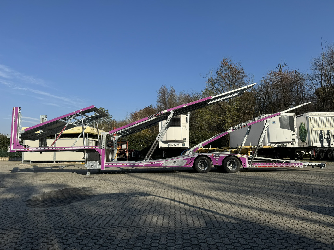 Vega Trailer 2 Axle Jeep Transporter (Vehicles) - Araba taşıyıcı dorse: fotoğraf 3 Vega Trailer 2 Axle Jeep Transporter (Vehicles) - Araba taşıyıcı dorse: fotoğraf 3
