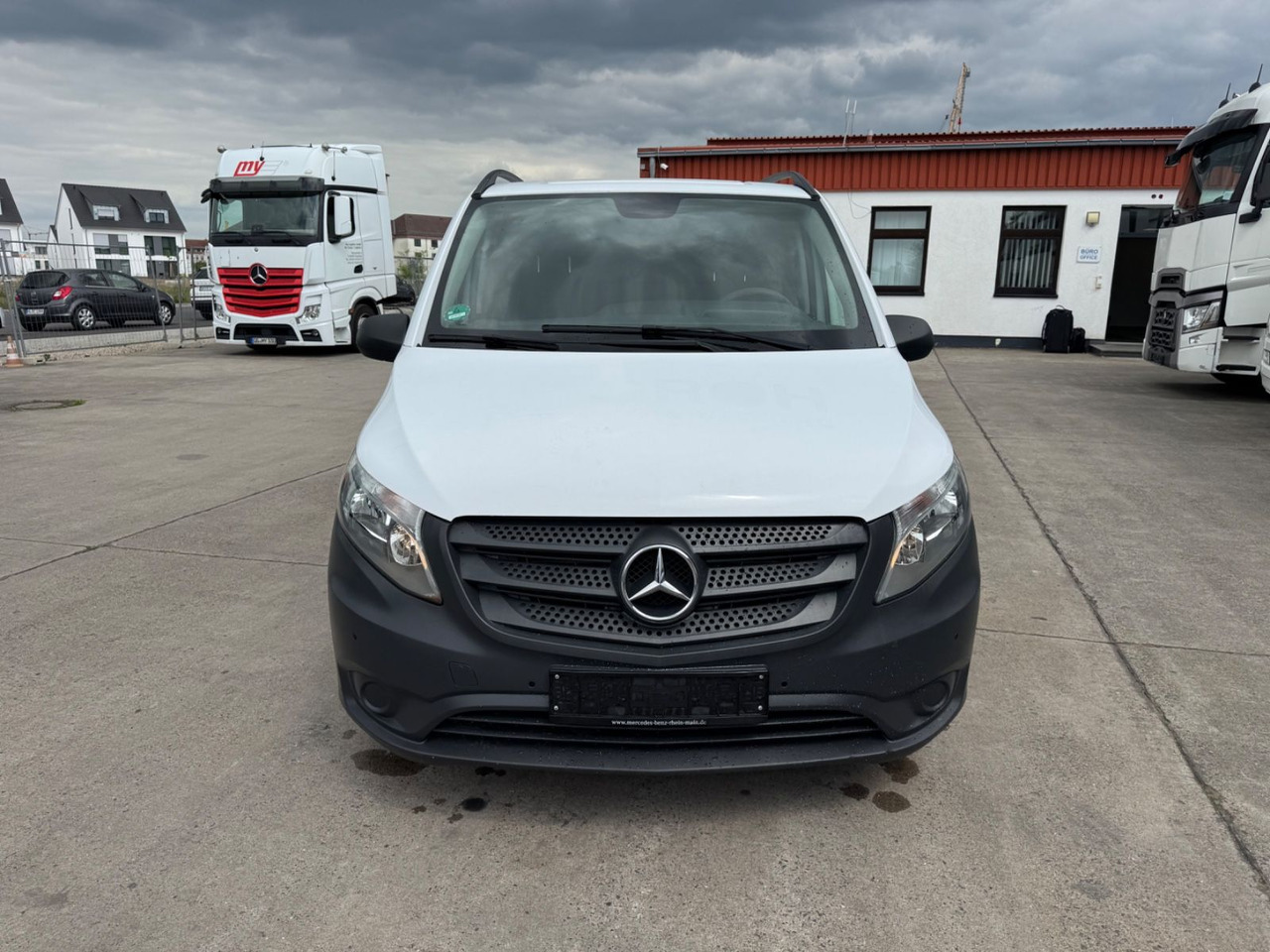 Mercedes-Benz VITO 111 CDI * LANG * KLIMA * SCHIEBETÜR R & L * - Minivan: fotoğraf 2 Mercedes-Benz VITO 111 CDI * LANG * KLIMA * SCHIEBETÜR R & L * - Minivan: fotoğraf 2