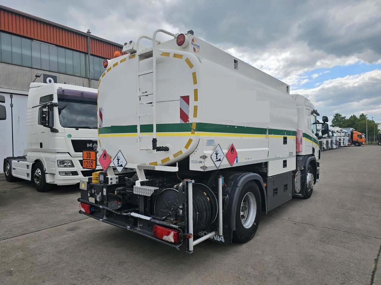 Scania P 360 * OBER/-UNTER * 3 KAMMER * BENZIN * - Tanker kamyon: fotoğraf 5 Scania P 360 * OBER/-UNTER * 3 KAMMER * BENZIN * - Tanker kamyon: fotoğraf 5