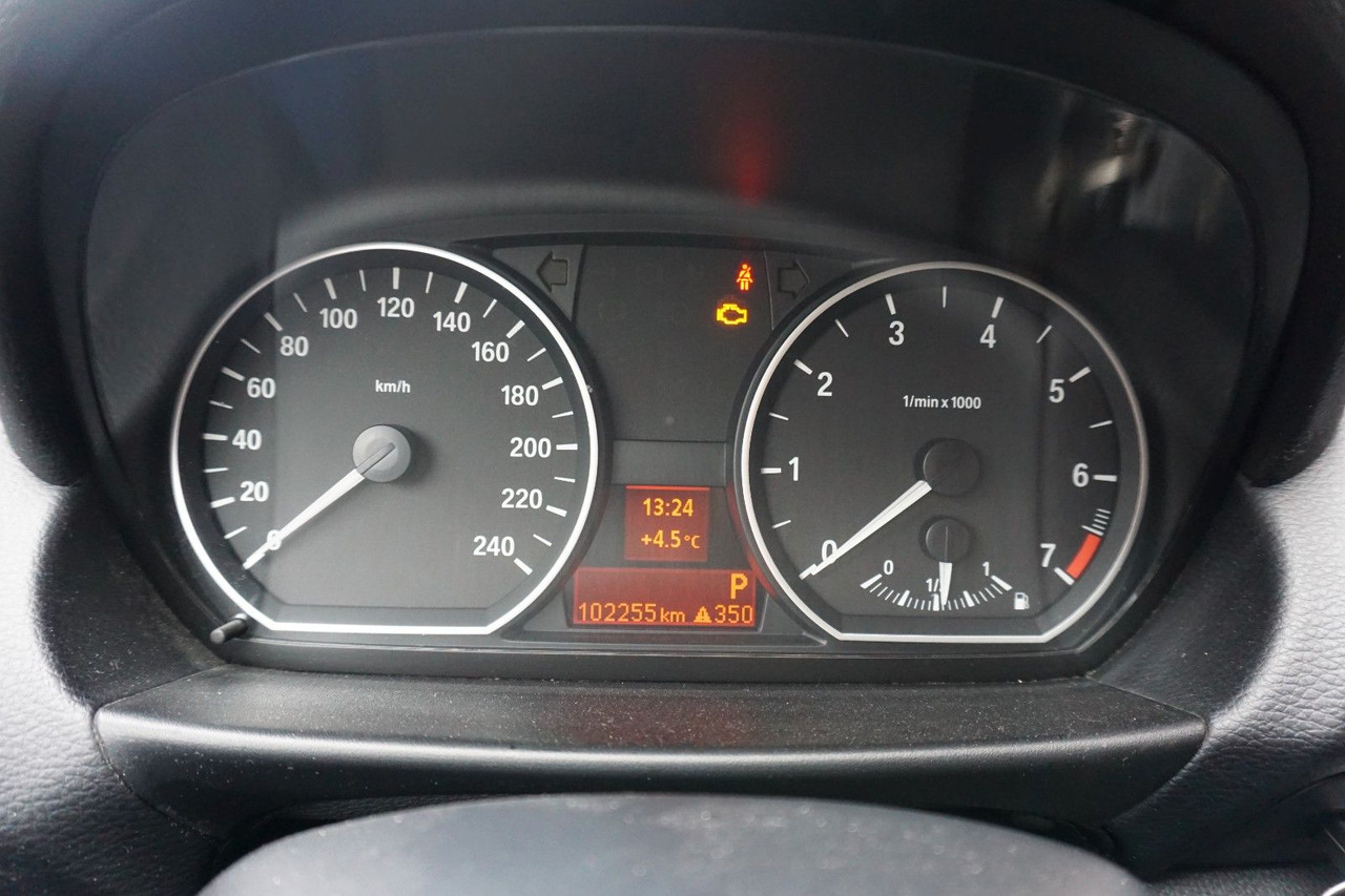 BMW 116i - Sedan araba: fotoğraf 4 BMW 116i - Sedan araba: fotoğraf 4