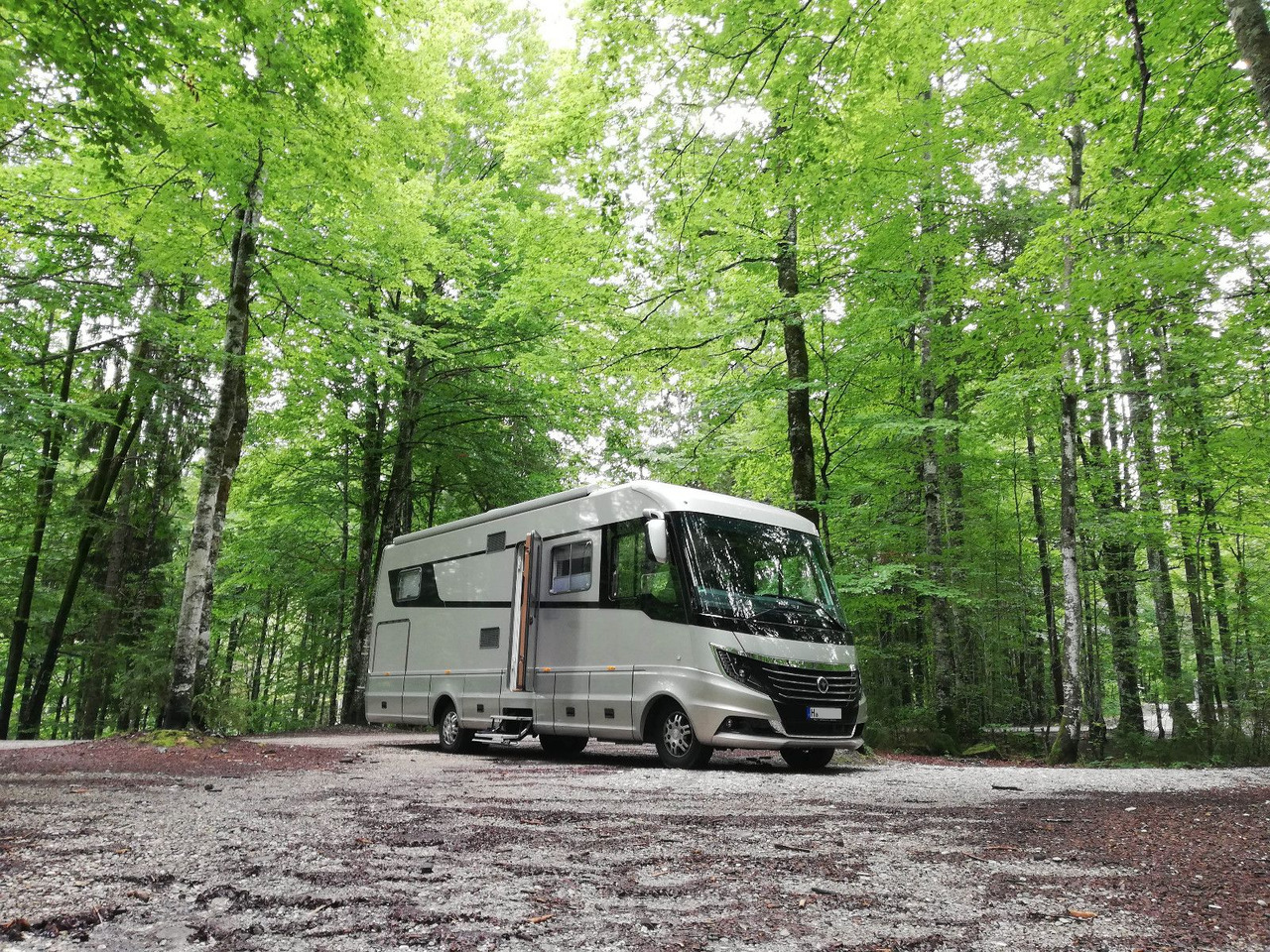 Niesmann + Bischoff Flair 880 BE - Entegre karavan: fotoğraf 1 Niesmann + Bischoff Flair 880 BE - Entegre karavan: fotoğraf 1