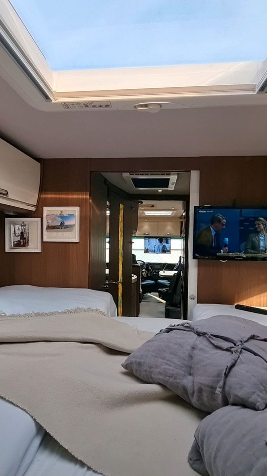 Niesmann + Bischoff Flair 880 BE - Entegre karavan: fotoğraf 5 Niesmann + Bischoff Flair 880 BE - Entegre karavan: fotoğraf 5