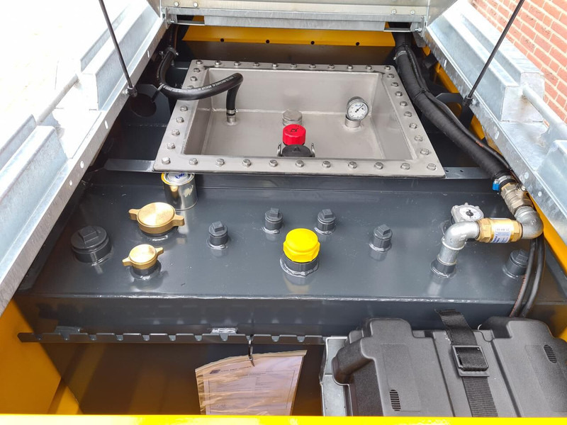 Tankwagen snelverkeer tandemas - Tanker römork: fotoğraf 4 Tankwagen snelverkeer tandemas - Tanker römork: fotoğraf 4