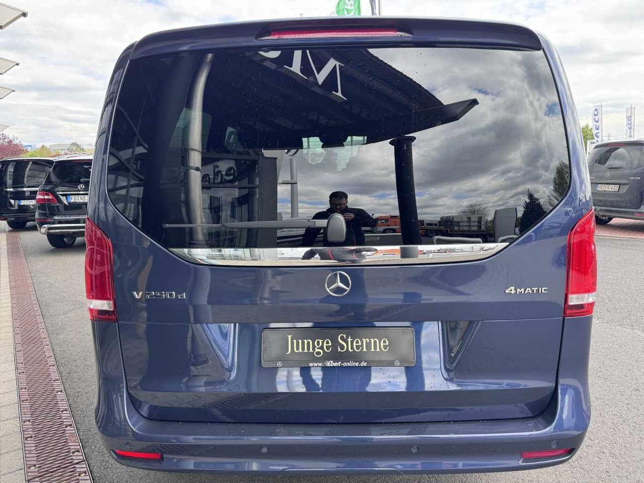 Mercedes-Benz V 250 d EDITION 4MATIC AMG DISTRONIC AHK Tisch - Diğer araçlar: fotoğraf 5 Mercedes-Benz V 250 d EDITION 4MATIC AMG DISTRONIC AHK Tisch - Diğer araçlar: fotoğraf 5