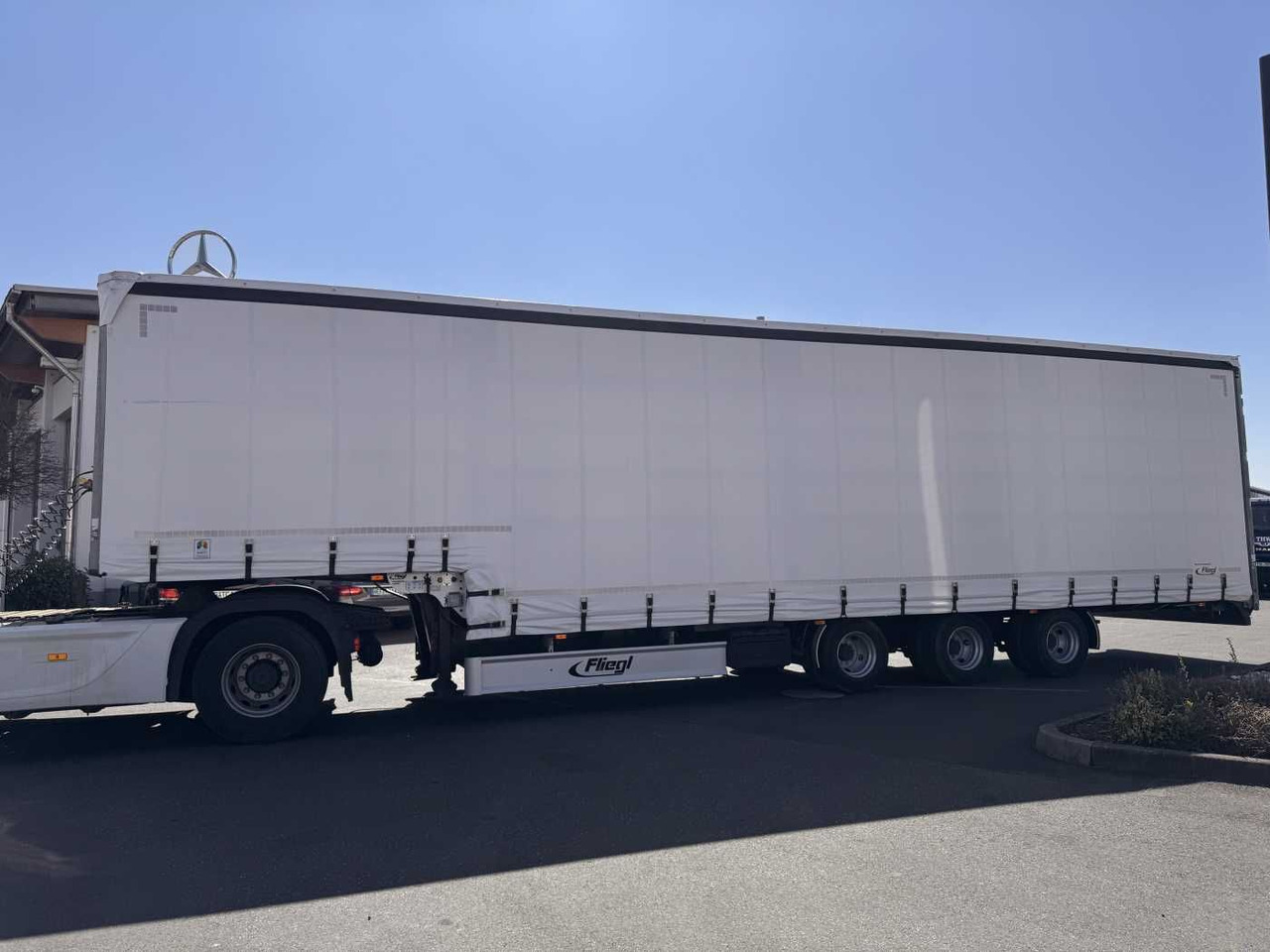 Fliegl SDS 350 Schiebeplane+Verdeck XL SAF 20.900Km - Alçak çerçeveli platform dorse: fotoğraf 4 Fliegl SDS 350 Schiebeplane+Verdeck XL SAF 20.900Km - Alçak çerçeveli platform dorse: fotoğraf 4
