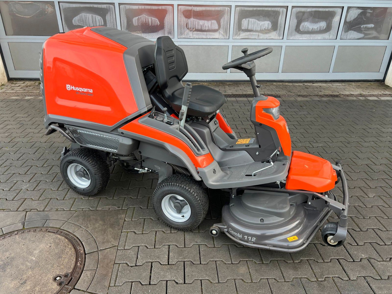 Husquarna RC 320Ts AWD / Rasenmäher / nur 7,6h ! - Çim biçme makinesi: fotoğraf 2 Husquarna RC 320Ts AWD / Rasenmäher / nur 7,6h ! - Çim biçme makinesi: fotoğraf 2