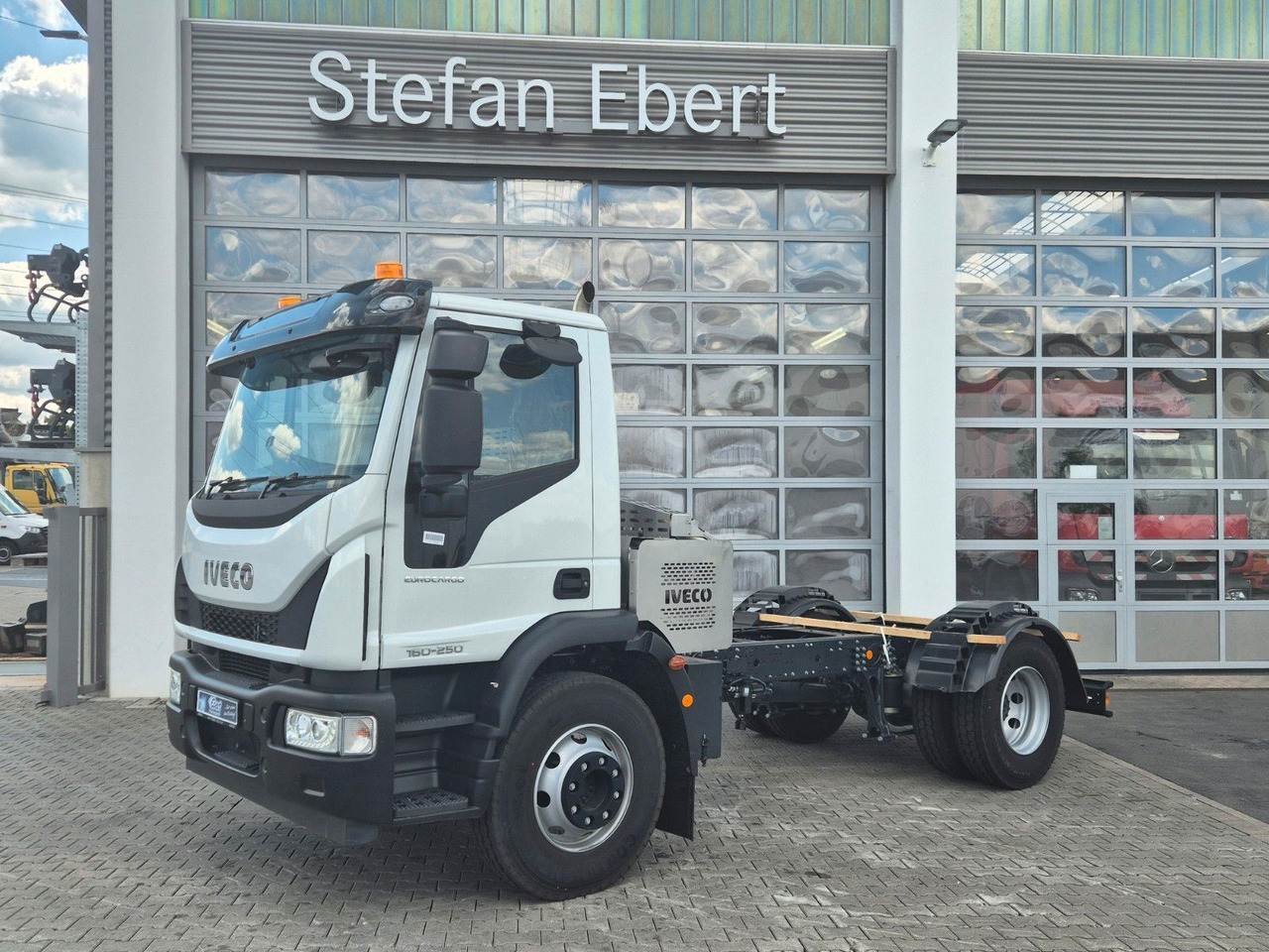 Iveco Eurocargo ML160E25/P EVI_E 4x2 RHD Rechtslenker - Şasi kamyon: fotoğraf 1 Iveco Eurocargo ML160E25/P EVI_E 4x2 RHD Rechtslenker - Şasi kamyon: fotoğraf 1