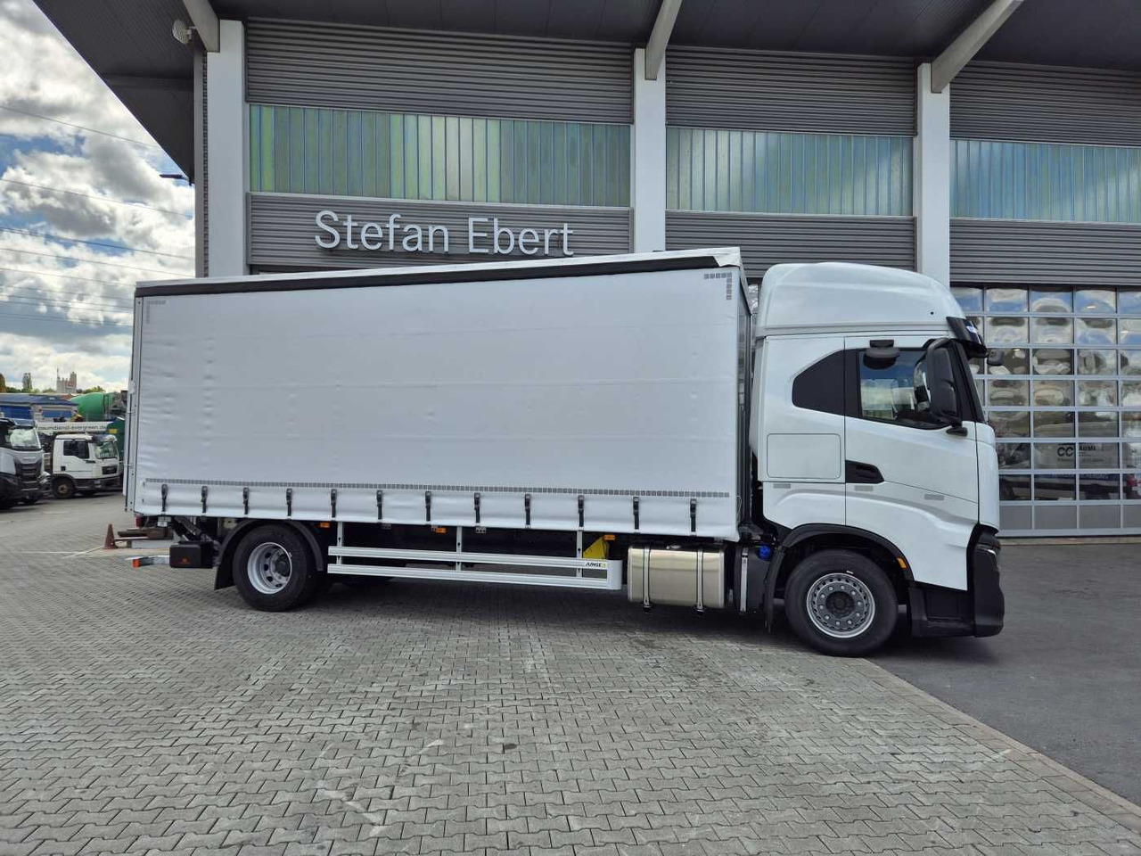 Iveco S-Way AS190S42/P Schiebeplanen LBW 2.000kg AHK - Tenteli kamyon: fotoğraf 4 Iveco S-Way AS190S42/P Schiebeplanen LBW 2.000kg AHK - Tenteli kamyon: fotoğraf 4