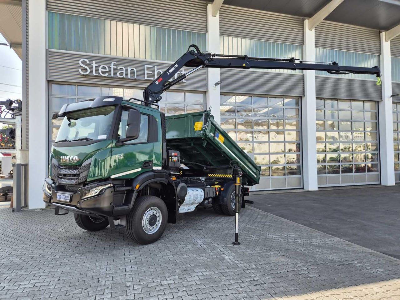 Iveco T-Way AD190T36W/P 4x4 HIAB X-HIDUO 118E-3 Funk - Damperli kamyon, Vinçli kamyon: fotoğraf 1 Iveco T-Way AD190T36W/P 4x4 HIAB X-HIDUO 118E-3 Funk - Damperli kamyon, Vinçli kamyon: fotoğraf 1