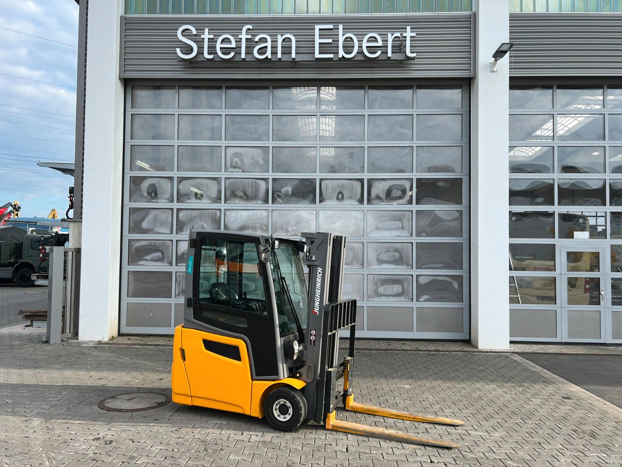 Jungheinrich EFG 215 / Triplex: 4.25m! / SS / 4.029h - Elektrikli forklift: fotoğraf 1 Jungheinrich EFG 215 / Triplex: 4.25m! / SS / 4.029h - Elektrikli forklift: fotoğraf 1