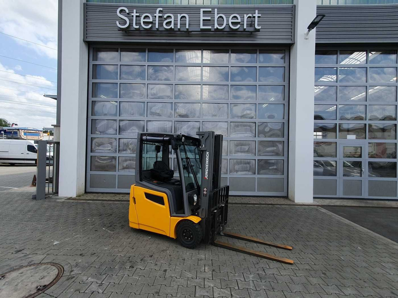 Jungheinrich EFG 215 / Triplex: 4.25m! / SS / nur 1.368h! - Elektrikli forklift: fotoğraf 1 Jungheinrich EFG 215 / Triplex: 4.25m! / SS / nur 1.368h! - Elektrikli forklift: fotoğraf 1