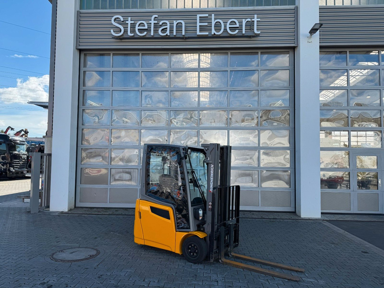 Jungheinrich EFG 215 / Triplex: 4.25m! / SS / nur 2.865h! - Elektrikli forklift: fotoğraf 1 Jungheinrich EFG 215 / Triplex: 4.25m! / SS / nur 2.865h! - Elektrikli forklift: fotoğraf 1