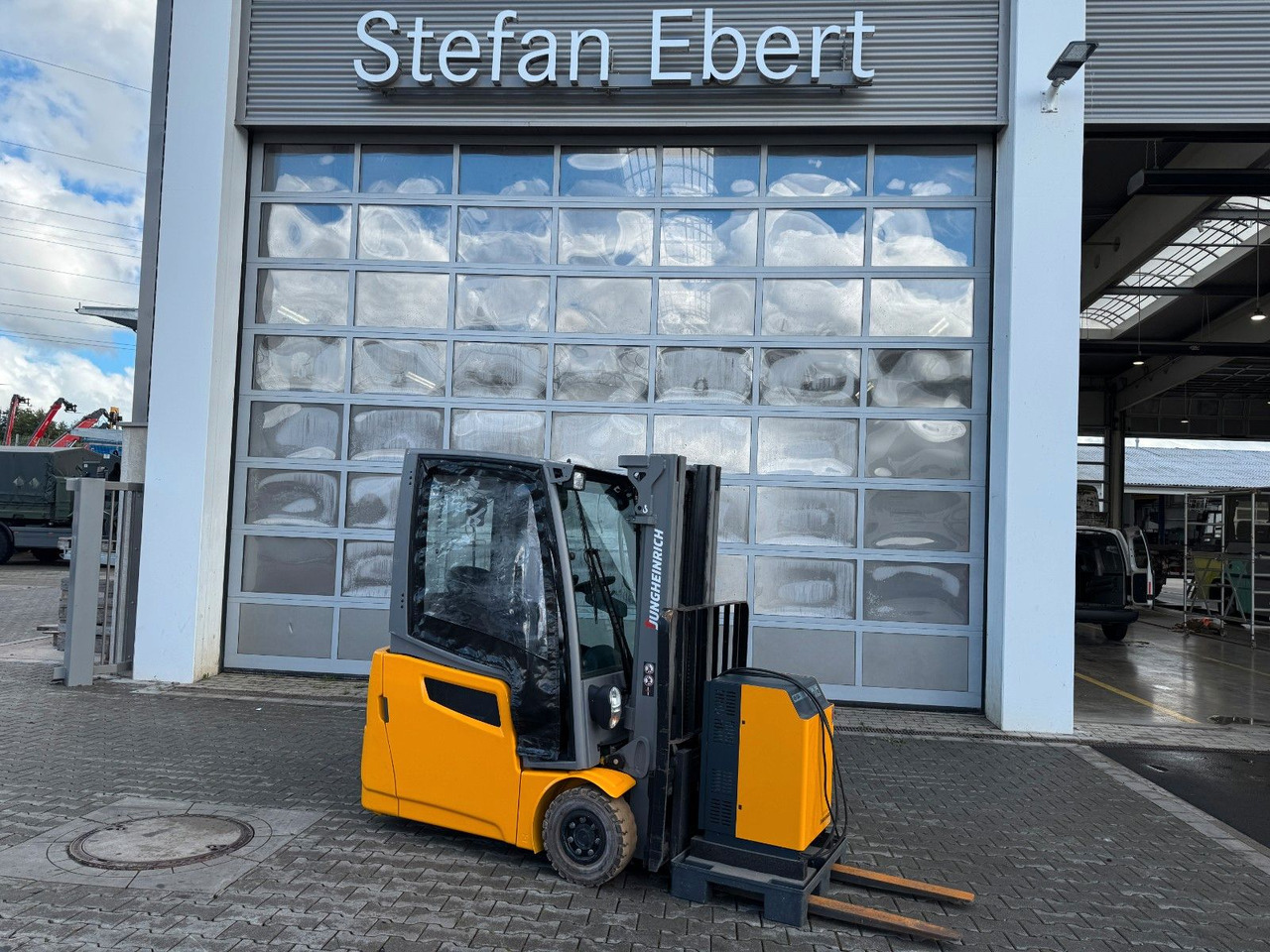 Jungheinrich EFG 215 / Triplex: 4.25m! / SS / nur 3.092h! - Elektrikli forklift: fotoğraf 1 Jungheinrich EFG 215 / Triplex: 4.25m! / SS / nur 3.092h! - Elektrikli forklift: fotoğraf 1