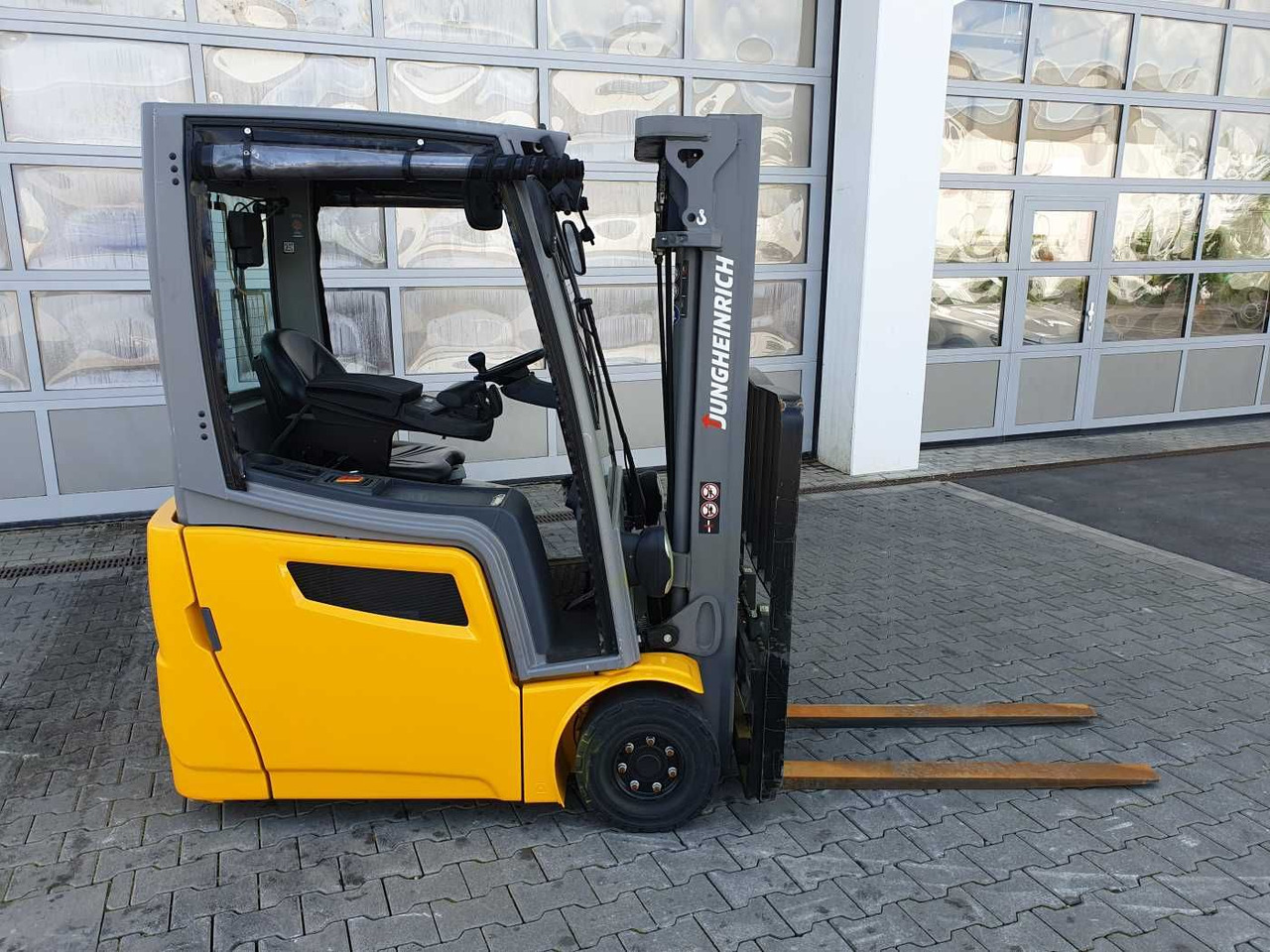 Jungheinrich EFG 215 / Triplex: 4.25m! / SS / nur 3.488h! - Elektrikli forklift: fotoğraf 3 Jungheinrich EFG 215 / Triplex: 4.25m! / SS / nur 3.488h! - Elektrikli forklift: fotoğraf 3